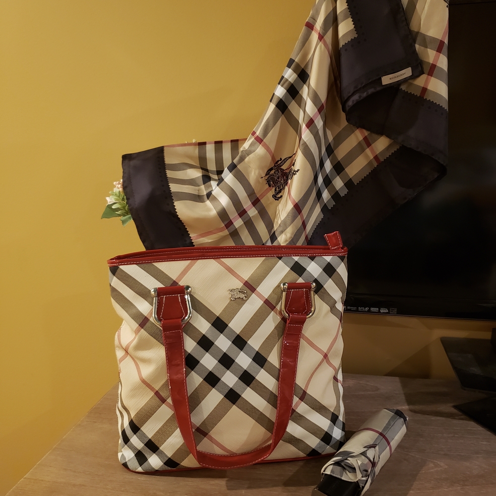 NEW! Plaid Tote Bag with Authentic Burberry Scarf & Umbrella - Picture 2 of 11